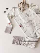 Load image into Gallery viewer, TRICK OR TREAT MUMMIES • baby zipper pjs (one-piece)