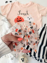 Load image into Gallery viewer, SWEET N SPOOKY Cupcakes• women + kids tee (peach)