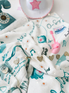 DEBUT • sherpa throw blanket