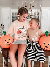 Load image into Gallery viewer, SWEET N SPOOKY Cupcakes• women + kids tee (peach)