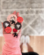 Load image into Gallery viewer, TAYLOWEEN • 4 button set