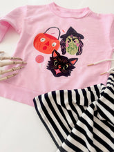 Load image into Gallery viewer, Vintage Halloween Friends • kids pullover (lilac)