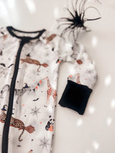 Load image into Gallery viewer, HALLOWEEN ZOO BOO • baby zipper pjs (one-piece)