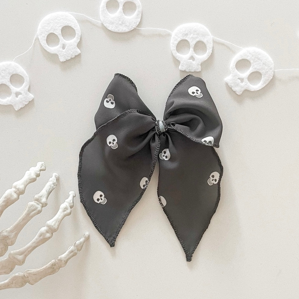 FRIENDLY SKULLS • bow