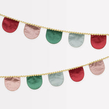 Load image into Gallery viewer, Velvet Scallop Garland by MERI MERI